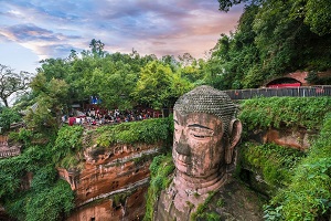 2-Day Chengdu Trip: Leshan Giant Buddha, Panda Base, Jinli Old Street & People's Park